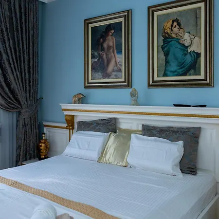 The Five Lux-center *