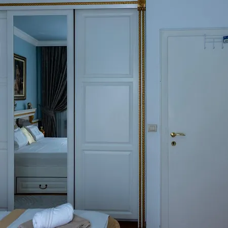 The Five Lux-center Belgrad