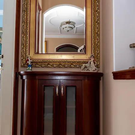 The Five Lux-center Appartement *